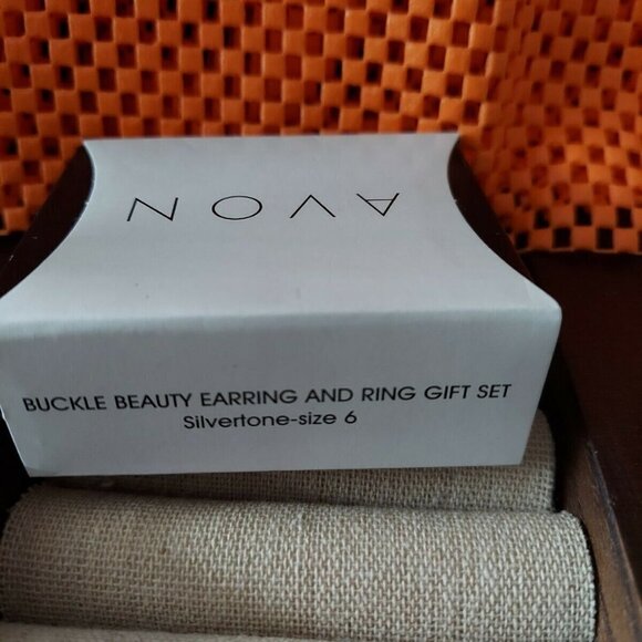 Avon Buckle Beauty Earring and Ring Gift Set - Picture 1 of 6